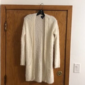 American Eagl Outfiters cardigan sweater 🎉🎉🎊